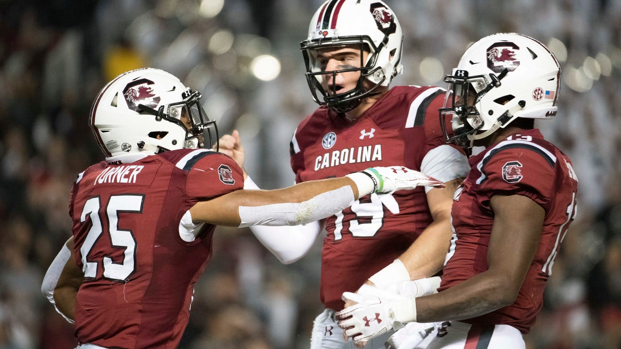 Bentley’s 4 TDs lift South Carolina to 49-9 win over Mocs